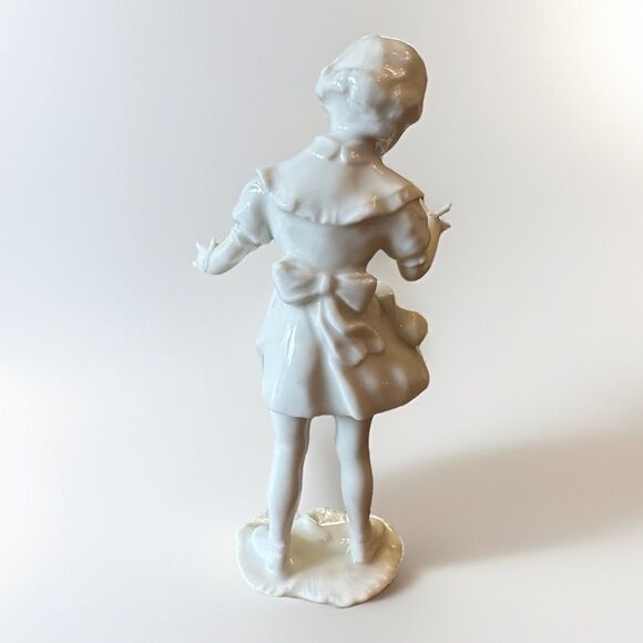Vintage Hutschenreuther Spring Messenger White Glossy Girl with Butterfly Selb - Picture 4 of 8